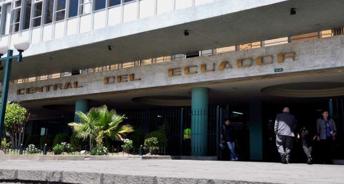 Es ilegal meter la mano en las Reservas internacionales del Banco Central
