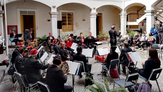 La Banda Sinfónica de Tungurahua engalanará la noche.