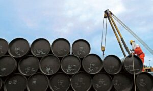 El precio del crudo WTI cierra con un aumento de más de $3 por barril