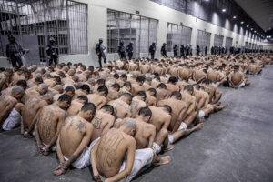 El Gobierno salvadoreño dice que su nueva cárcel es la «más segura» de América