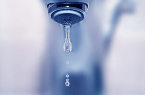 Ambato suspenderá el servicio de agua potable en varios sectores