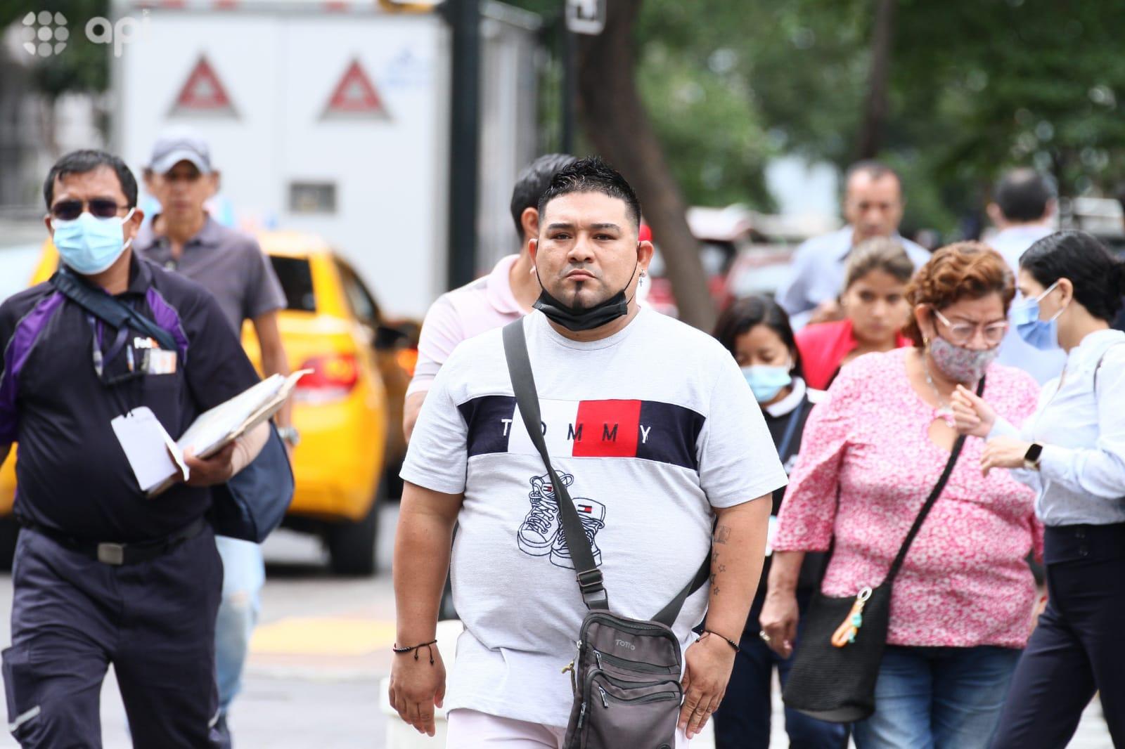 Bajos ingresos y altos costos hacen que los jóvenes ecuatorianos se independicen cada vez más tarde