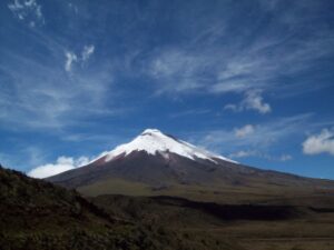 Instituto Geofísico advierte descenso de flujos de agua lodosa del volcán Cotopaxi que podrían afectar al sector Agualongo