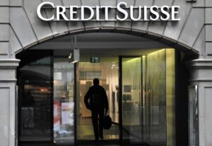 Acciones de Credit Suisse se desploman y lideran caída de la banca europea