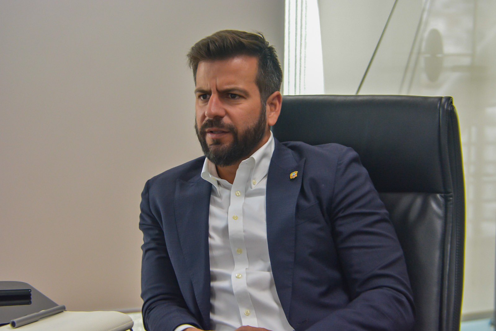 El Gobierno acelera el gasto social y el de obras como antídoto contra la inestabilidad política