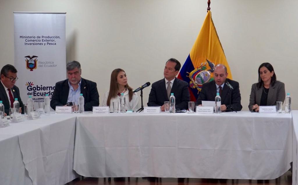 Gobierno anuncia seis medidas para reducir la tramitología y rechaza la inestabilidad junto a los gremios productivos