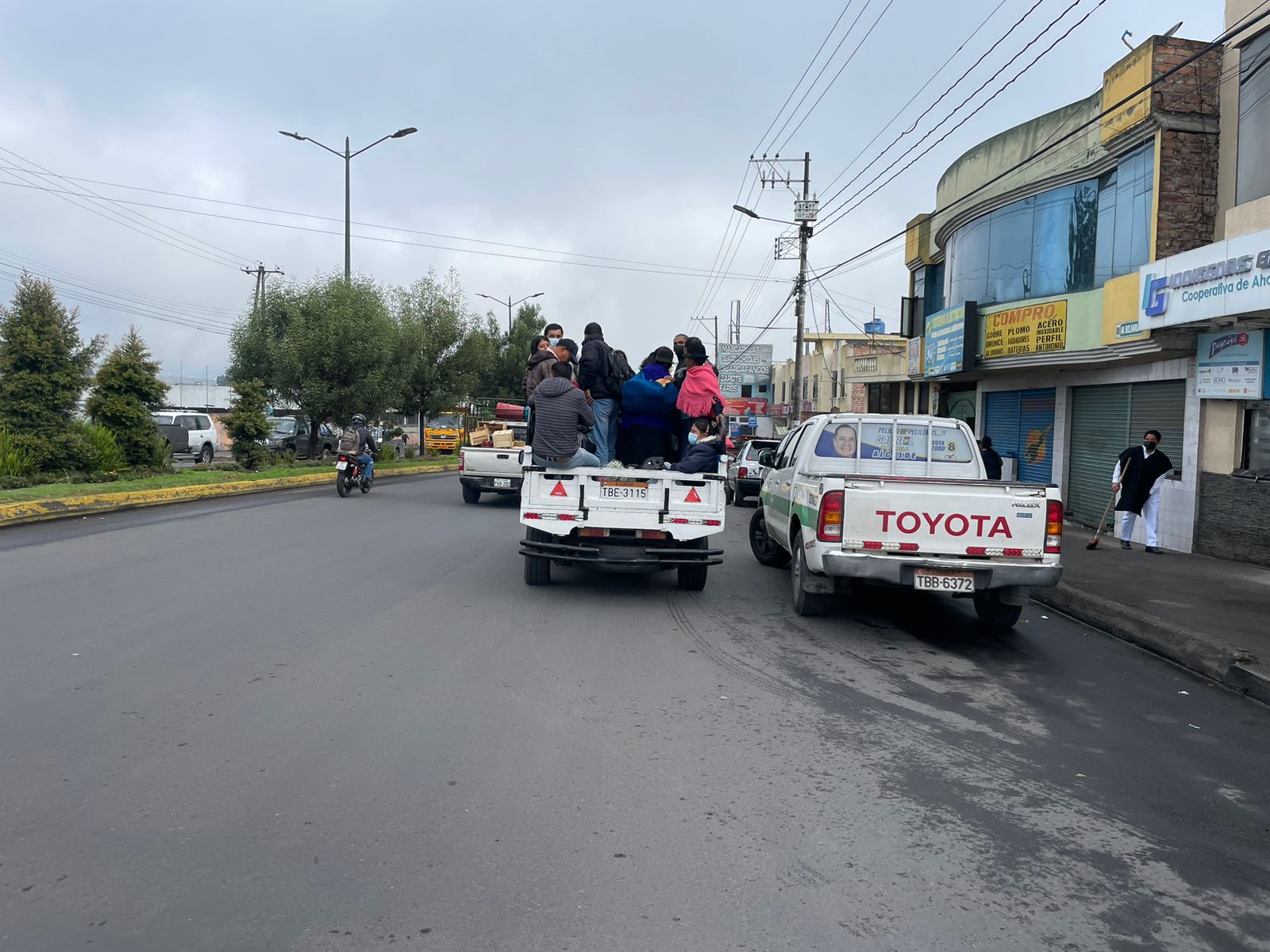 Paro de buses urbanos y  rurales continúa en Ambato