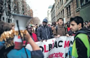 Las protestas antigubernamentales se generalizan en Francia