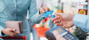 Más de cinco de cada diez dólares comprados con tarjeta de crédito se difieren para pagar a plazos