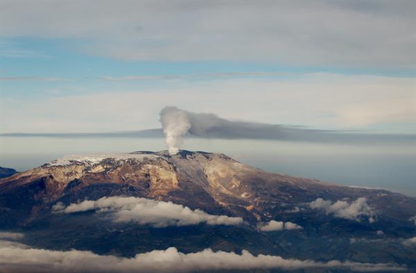 Volcán. Vista aérea del Nevado del Ruiz.