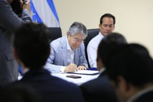 Autorización de porte de armas desata polémica en Ecuador