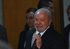 Lula llegó a Lisboa en una visita a Portugal marcada por la polémica