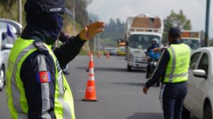 Desde pico y placa todo el día hasta cobro por transitar en el centro histórico son algunas propuestas de Pabel Muñoz