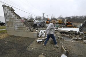 Tornados dejan muerte y destrucción en el medio oeste y sur de Estados Unidos