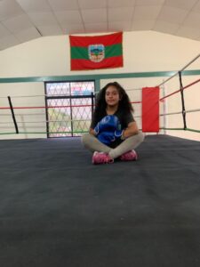 Ámbar Salan,  nueva campeona de  boxeo de Tungurahua