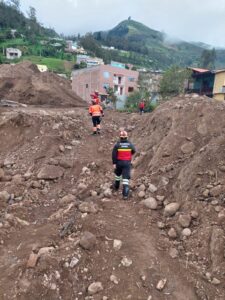 29 bomberos de Ibarra se unieron a los rescates en Alausí
