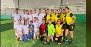 Mujeres. Las policías del Distrito Este son campeonas de esta categoría.