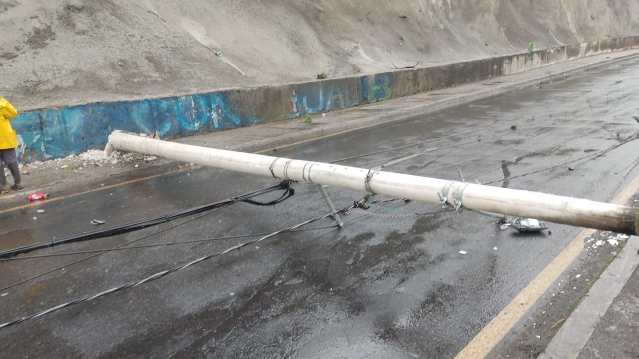 Al momento del accidente la calzada estaba mojada.