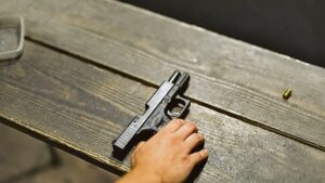 Mujeres temen que el porte de armas incremente casos de femicidio