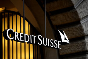 Ecuador busca recomprar parte de su deuda externa en bonos a través del Credit Suisse