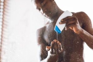 Importancia del uso del jabón íntimo en hombres