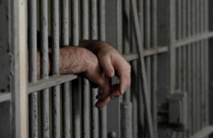 Hombre es sentenciado a 22 años de cárcel por violar a su hijastra