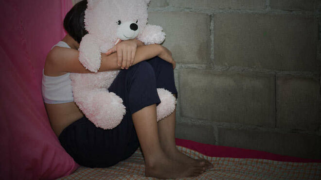 Niña es violada por el hermano de su abuelo en Ambato