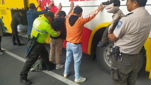 Policía realiza operativo de seguridad en la terminal terrestre sur de Ambato