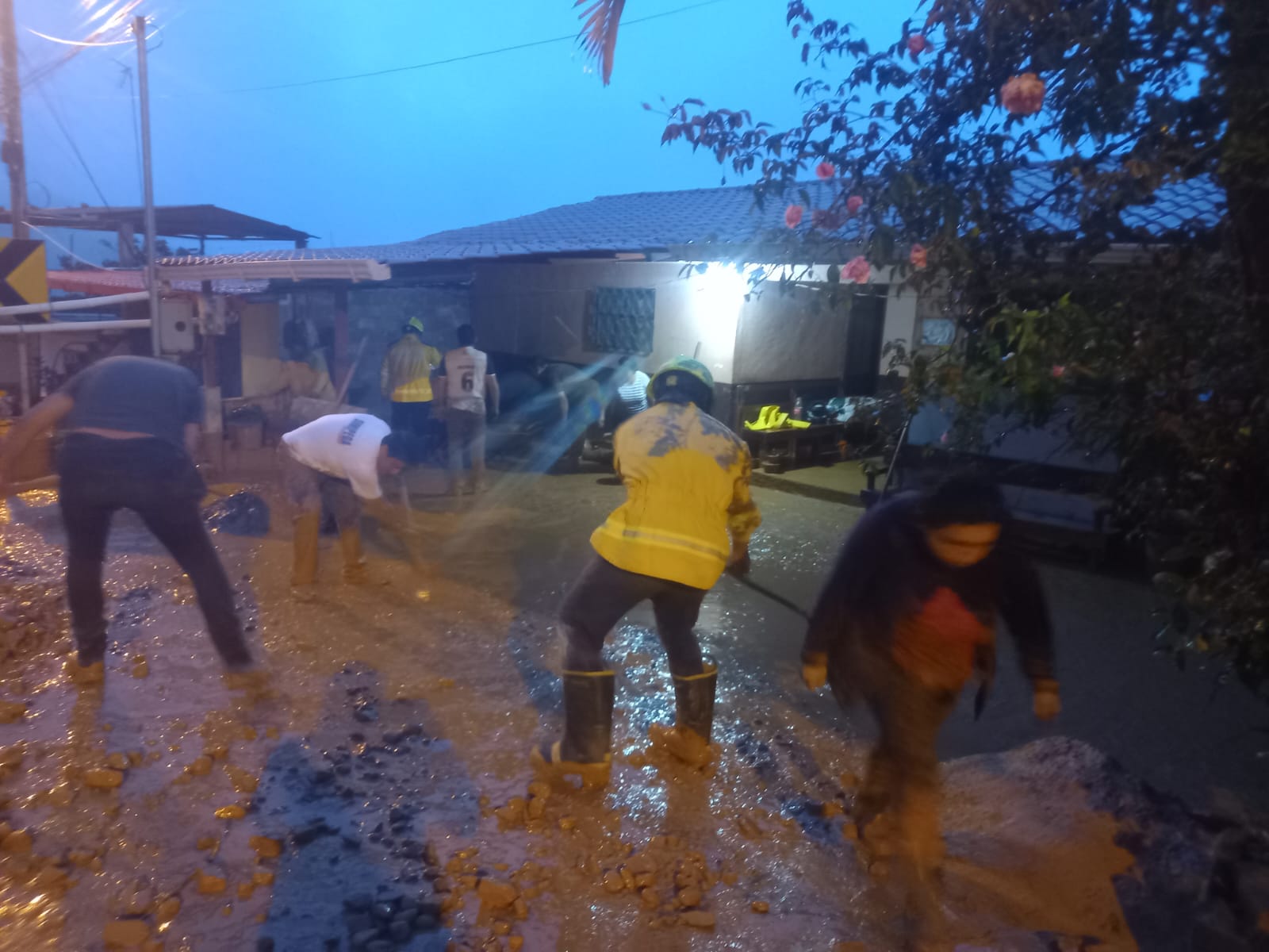 Lluvias siguen causando estragos en más cantones de la provincia