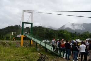 Puente metálico al servicio de los moradores de El Guabo