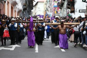 Masiva procesión de Jesús del Gran Poder recorrió el centro de Quito