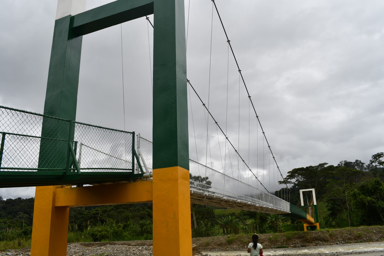 Puente metálico al servicio de los moradores de El Guabo