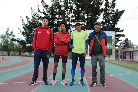 Sixto Moreta junto a su equipo entrenan todos los días en la pista de la FDT.