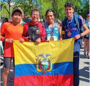 Sixto Moreta atleta ambateño con discapacidad visual gana carrera en Madrid.