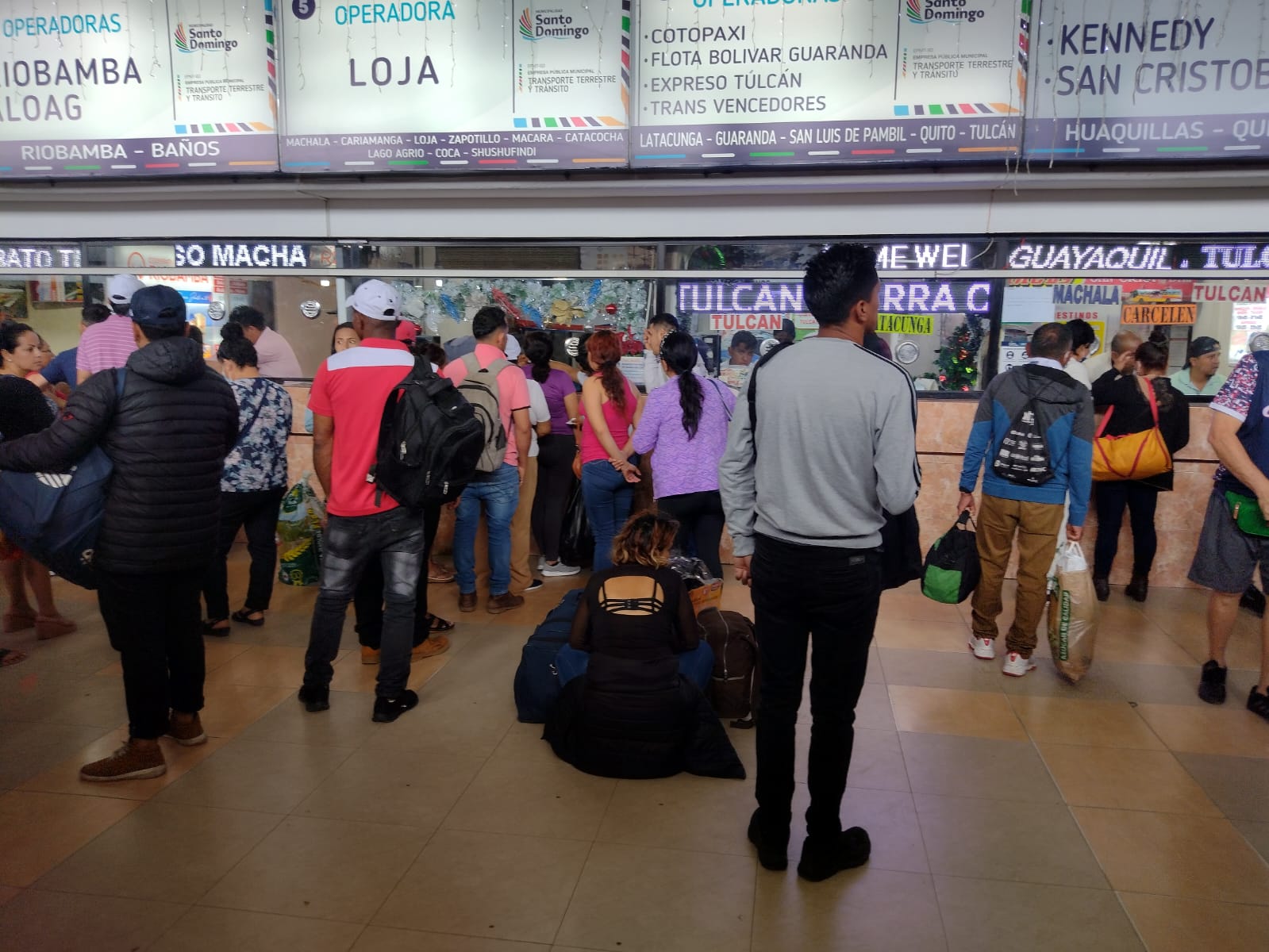 Usuarios de la terminal terrestre se desplazan a Manabí y Esmeraldas
