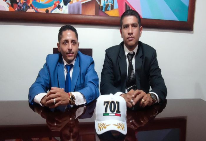 MEDIDAS. Roberto Carlos Zambrano junto con su abogado Marcelo Yánez dieron declaraciones.