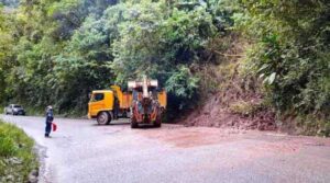 La vía Puerto Quito – Río Blanco está cerrada por un deslizamiento de tierra