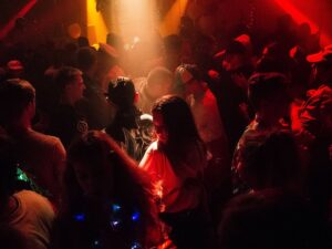Bares y discotecas de Ambato  podrán funcionar hasta las 03:00