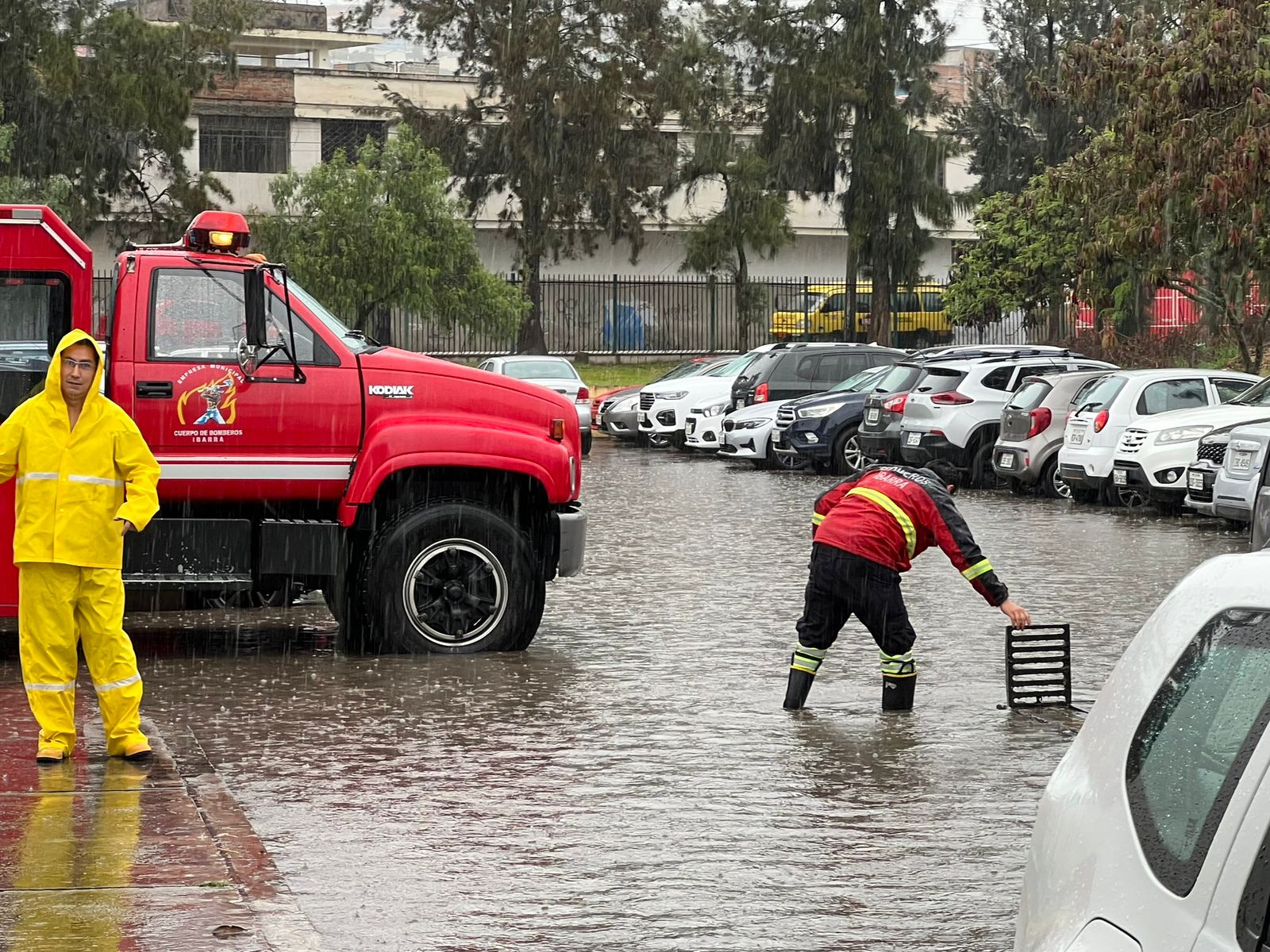 Daños. Deslaves, inundaciones y colapso de infraestructuras dejan las últimas lluvias en Imbabura.