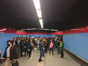 ¿Por qué se quedaron encerrados los usuarios en algunas paradas de El Metro de Quito?