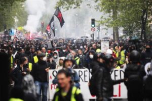 Miles de personas se sumaron a marcha contra la reforma de las pensiones en Francia