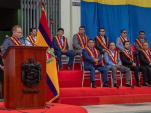 Alcalde de Loja Franco Quezada fue posesionado con alfombra roja