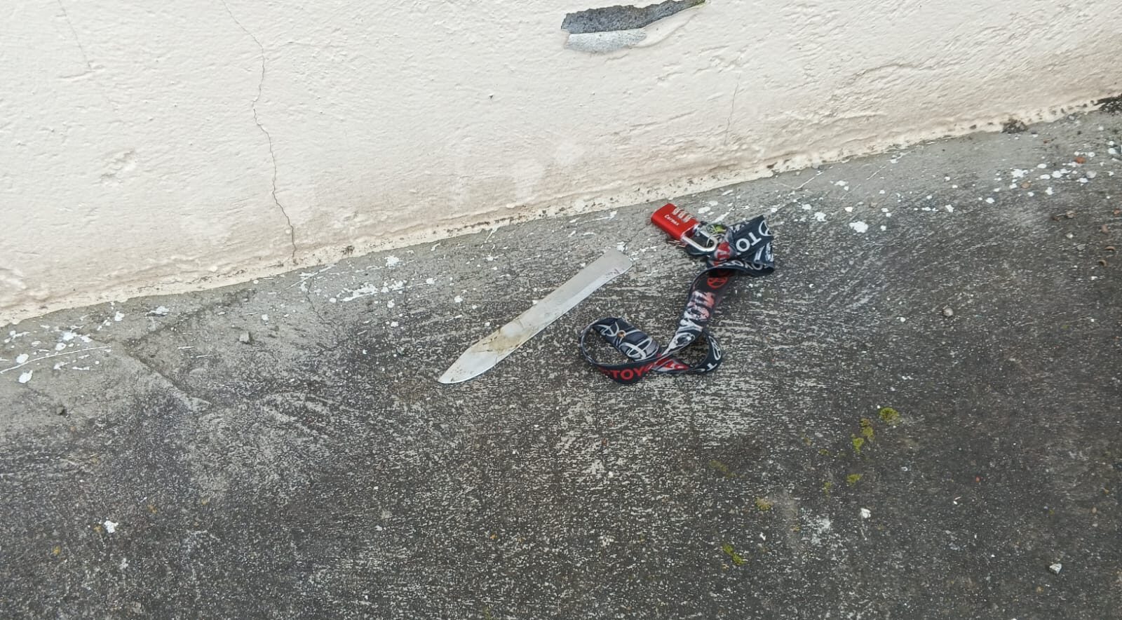 Hombre es golpeado luego de entrar a robar en un local de encomiendas