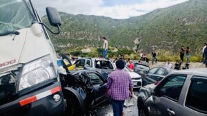 Tres personas fallecidas y 20 heridas, saldo preliminar de accidente de tránsito en Guayllabamba