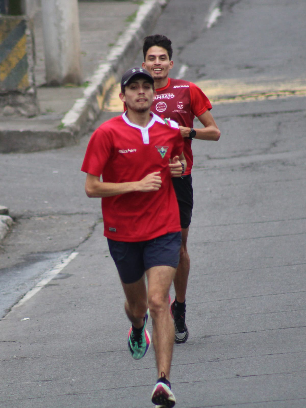 Gerson y Ariel Montes de Oca entrenan todos los días juntos en la pista de la FDT. 