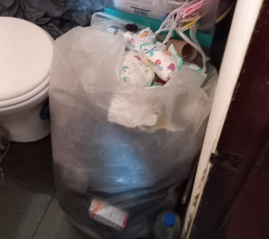 Así es como los dueños de negocios deben almacenar la basura por ocho días hasta que pase nuevamente el recolector.