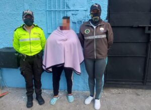 Interna es sorprendida con un celular en la cárcel de Ambato