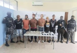 9 personas terminaron detenidas en Quinindé en una zona rural