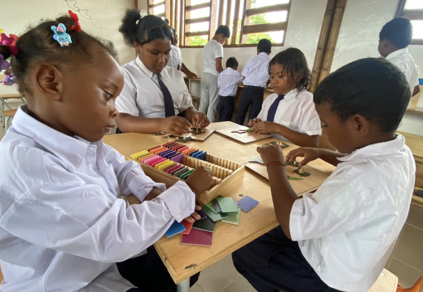 Enner Valencia donó generosos recursos para una escuela donde estudió