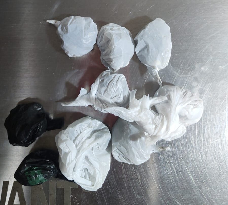 Una pareja es descubierta con marihuana en el parque ‘12’